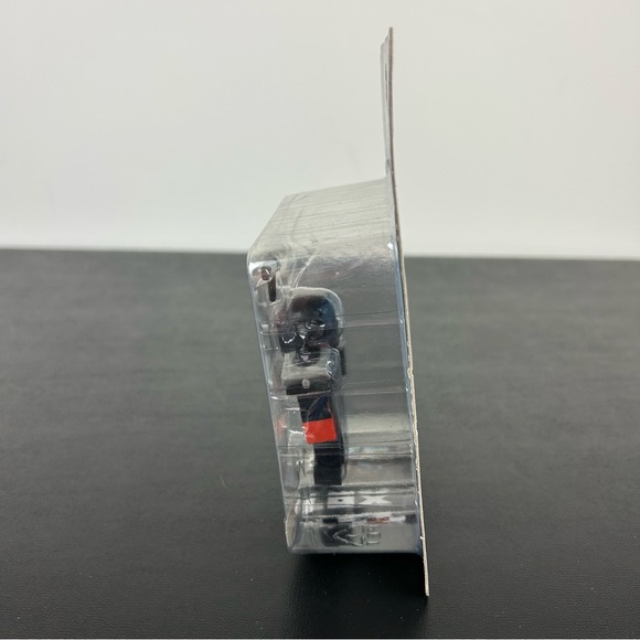 Roblox Tower Defense Simulator: The Riot Figure with Exclusive Virtual Item - Picture 12 of 14